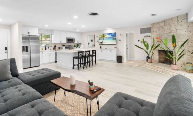 Lighthouse Point House | Beautiful Modern Renovated Family Oasis With Pool