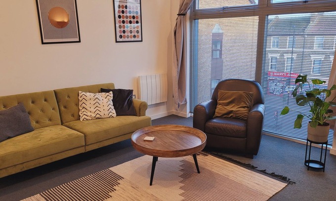 Brockley Apartment | Beautiful Modern Flat Near Station, London
