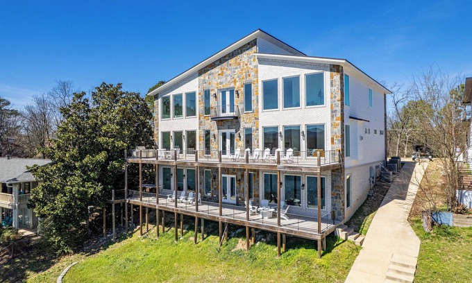 Rockwell House | Beautiful modern new build - this house has everything, 7 bedrooms, lake access!