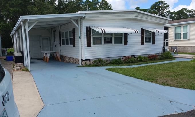 New Smyrna Beach Cottage | Beautiful modular home in scenic river complex.