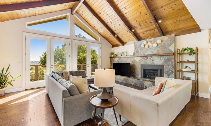 Sebastopol House | Beautiful mountain-view home with a private pool, pool spa, grill