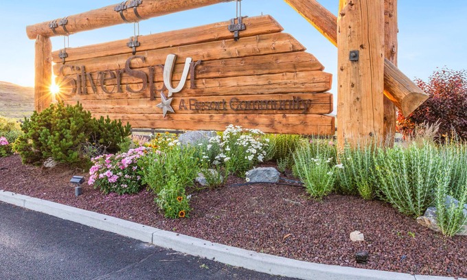 Brewster House | Beautiful Mountain Views, Abundant Wildlife & Dark, Starry Skies