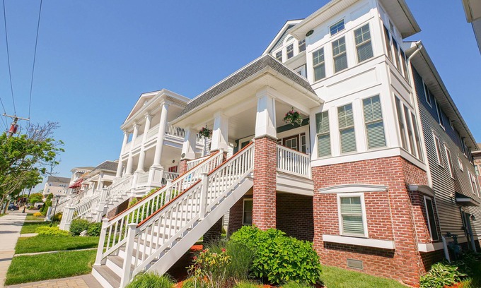 North End Condo | Beautiful NEW 1st Flr-Btwn Brds/Beach & Dwntwn, 5+Bdrms-Park & Walk! Heart of OC
