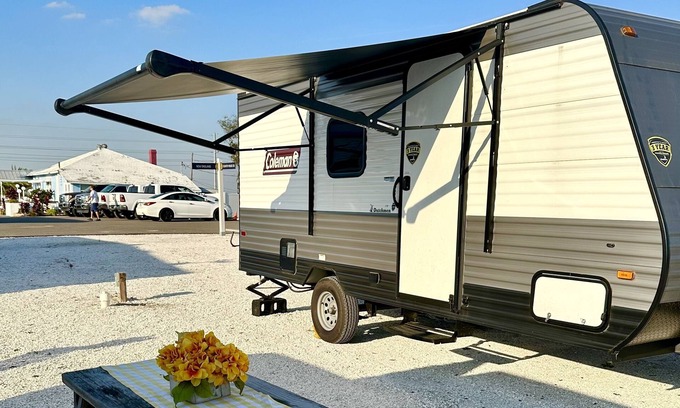 Loughman RV Rental | Beautiful new cozy camper!