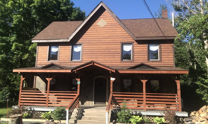 Hunter House | Beautiful new house 3/4 mile from Hunter Mountain
