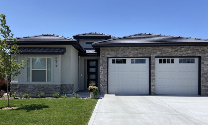 Meridian House | Beautiful newer home in Spurwing Community ⛳️