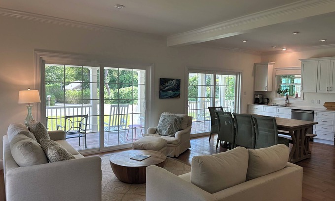Vineyard Haven House | Beautiful Newly Constructed Home Walking Distance from Downtown Vineyard Haven