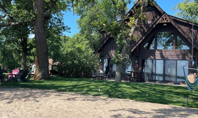 Independence Cabin | Beautiful, newly custom built, lake-front cabin on Lake Independence.