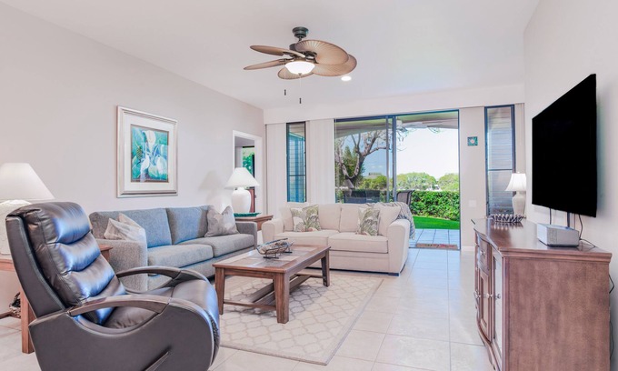 Waikoloa Condo | Beautiful ocean view condo with pool, lanai, hot tub, & W/D
