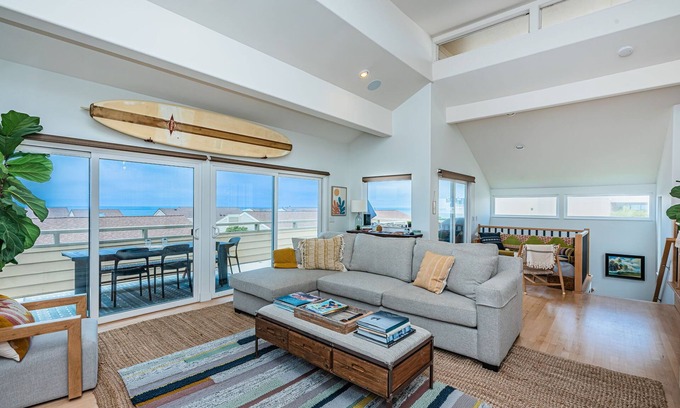 Encinitas House | Beautiful Ocean Views from Oceanfront Seabluffe!