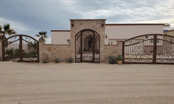 Puerto Penasco House | BEAUTIFUL Oceanfront. Huge Kitchen. Pet Friendly