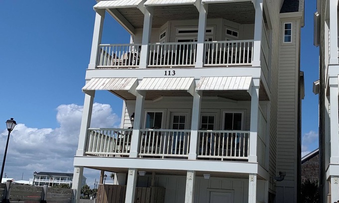 Atlantic Beach House | BEAUTIFUL OCEANFRONT 5 BR HOME WITH ELEVATOR AND POOL. 10% OFF REMAINDER 2025