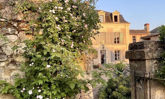 Le Puy-Notre-Dame House | Beautiful Old Winery & Gardens near Saumur