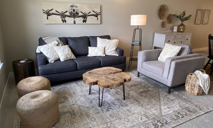 Windsor Condo | Beautiful One Bedroom One Bath Condo for 30 day+ stays! Abundant Amenities!
