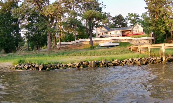 Bellamy House | Beautiful & Peaceful House Overlooking the River. Pets Welcome! Kayaks and Dock