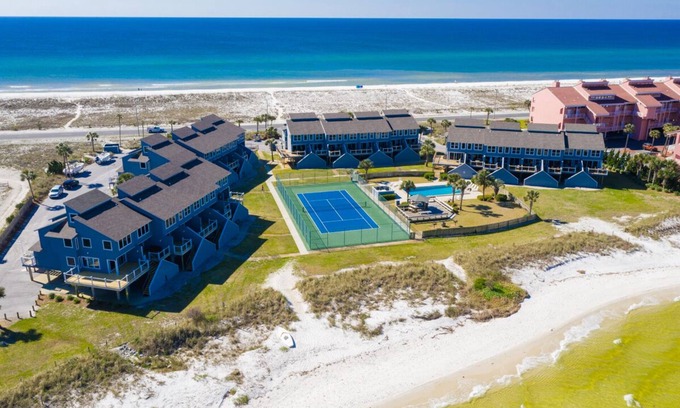 Pensacola Beach House | Beautiful, pet friendly 2 bedroom/2.5 bath townhome with amazing view!