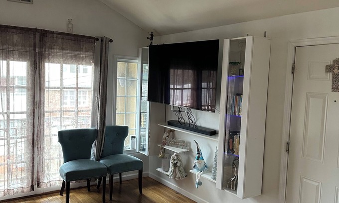 Jersey City House | Beautiful place 5 minutes to the play ground. 10 mints to Met life Stadium,