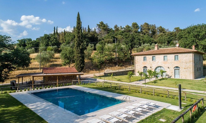 Montecchio Villa | Beautiful private villa with WIFI, private pool, A/C, TV, patio and panoramic view, close to Cor.