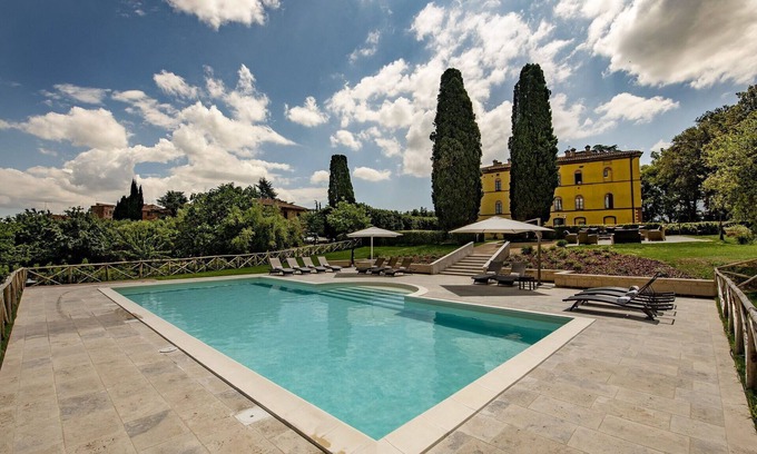 Torrita di Siena Villa | Beautiful private villa with hot tub, A/C, WIFI, private pool, TV, patio, close to Montepulciano
