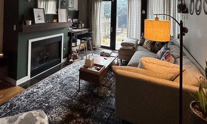 University Village / Little Italy Condo | Beautiful Private Backyard Condo in Chicago