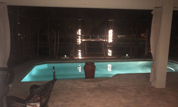 Fort Myers Shores House | Beautiful Private Country Home on the Caloosahatchee river