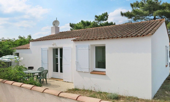 La Tranche-sur-Mer House | Beautiful private villa for 4 people with TV, terrace and pets allowed