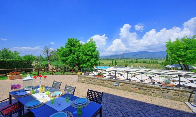 Fratticciola Villa | Beautiful private villa with hot tub, A/C, WIFI, private pool and panoramic view, close to Cortona