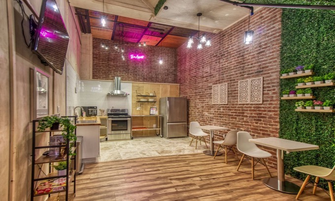 Mid-Market Hotel | Beautiful Private Room - Full Amenities - Boutique Property in Downtown SF