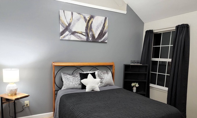 Riverdale House | Beautiful Private Room in Quiet Shared Home
