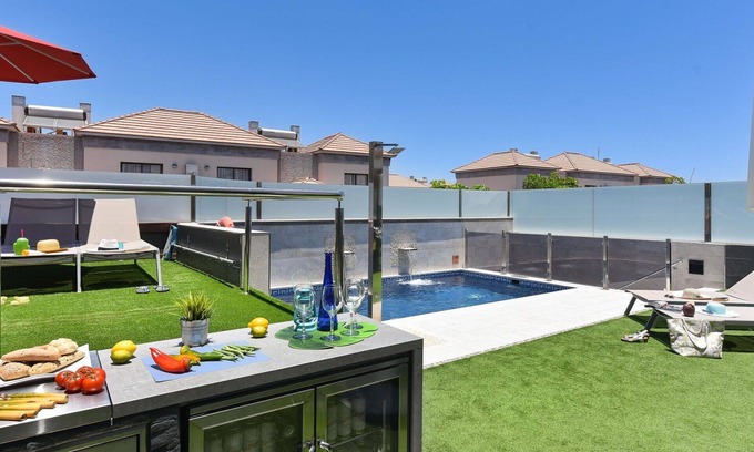 Costa Meloneras House | Beautiful private villa for 8 guests with WIFI, A/C, private pool, TV and pets allowed