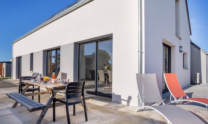 Bolleville House | Beautiful private villa for 10 guests with WIFI, TV, terrace and pets allowed