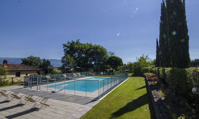 Terranuova Bracciolini Villa | Beautiful private villa with WIFI, A/C, hot tub, private pool, TV, pets allowed and panoramic view