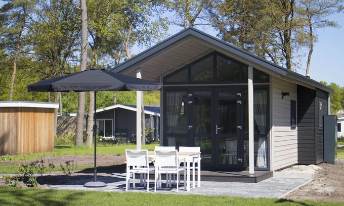 IJhorst House | Beautiful private villa for 4 people with WIFI, pool, TV and terrace