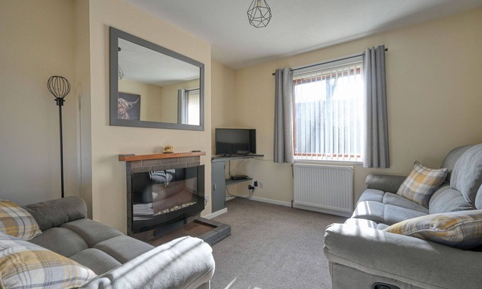Marybank House | Beautiful private villa for 4 people with WIFI, TV and patio