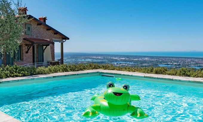 Corsanico House | Beautiful private villa for 7 guests with WIFI, private pool, TV, patio, panoramic view and park.