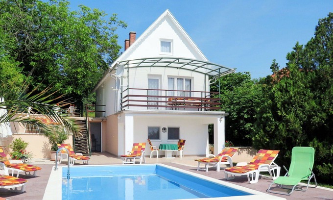 Balatonalmadi House | Beautiful private villa with WIFI, private pool, A/C, TV, terrace, pets allowed and parking