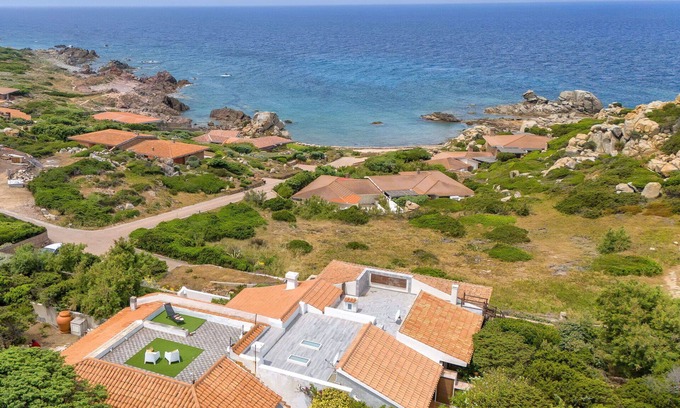 Portobello House | Beautiful private villa for 6 people with WIFI, A/C, TV, patio and pets allowed