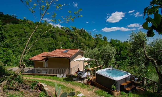 Macchino House | Beautiful private villa for 6 guests with private pool, WIFI, hot tub, TV, patio and pets allowed