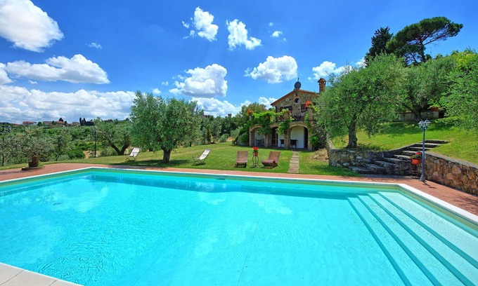 Lucignano Villa | Beautiful private villa for 12 people with private pool, A/C, WIFI, TV, patio and panoramic view