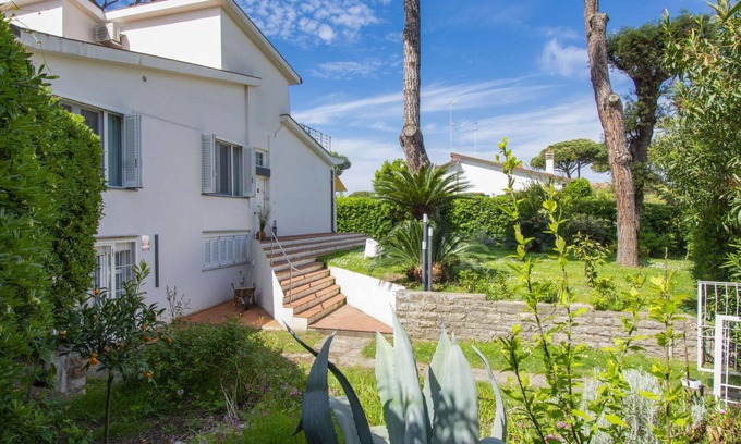 Tirrenia Villa | Beautiful private villa for 6 people with WIFI, A/C, hot tub, TV, terrace and pets allowed