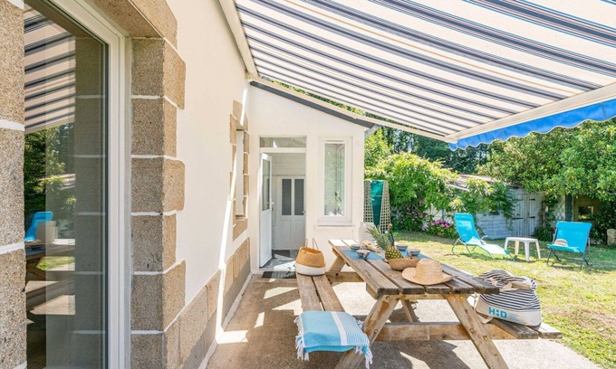 Audierne House | Beautiful private villa for 6 guests with WIFI, TV, terrace and pets allowed