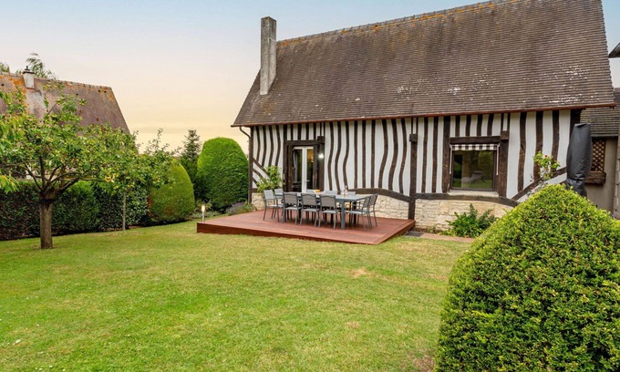 Touques Villa | Beautiful private villa for 9 guests with WIFI, TV, terrace and pets allowed