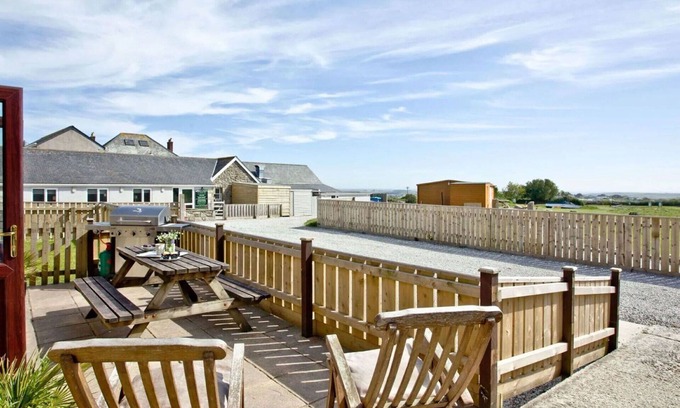 Helford Passage House | Beautiful private villa for 8 people with hot tub, WIFI, TV, patio and pets allowed