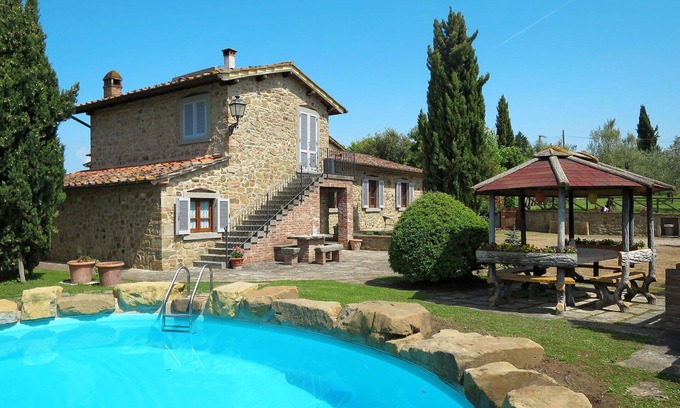 Oliveto Villa | Beautiful private villa for 8 people with WIFI, private pool, TV, patio and pets allowed