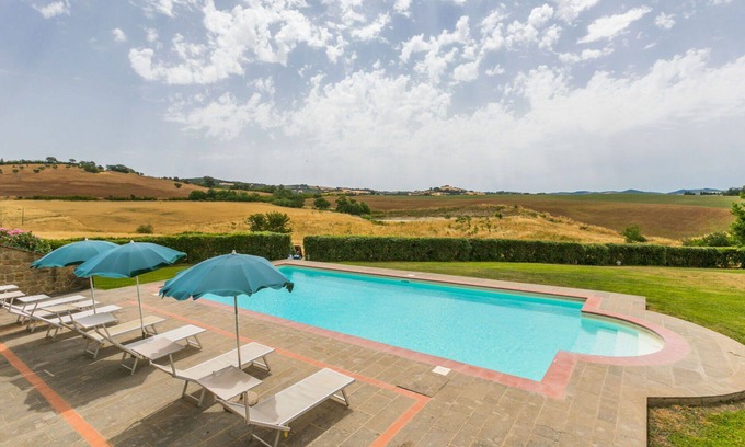 Manciano Villa | Beautiful private villa with WIFI, private pool, TV, patio, pets allowed and panoramic view