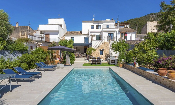 Alaro Villa | Beautiful private villa for 12 people with WIFI, private pool, A/C, TV and terrace