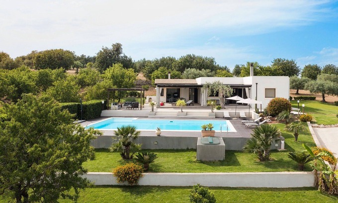 Casale Modica Villa | Beautiful private villa for 4 guests with WIFI, private pool, A/C, TV, terrace and panoramic view