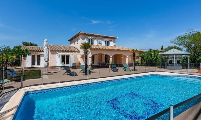 Frejus Villa | Beautiful private villa for 8 people with A/C, private pool, WIFI, TV and patio
