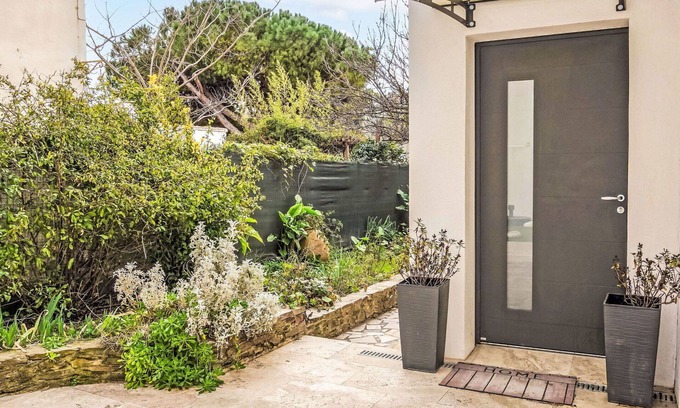 Le Mourillon Villa | Beautiful private villa for 4 guests with A/C, WIFI, TV and terrace