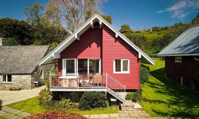 Fivelanes House | Beautiful private villa for 4 people with WIFI, hot tub, TV and patio